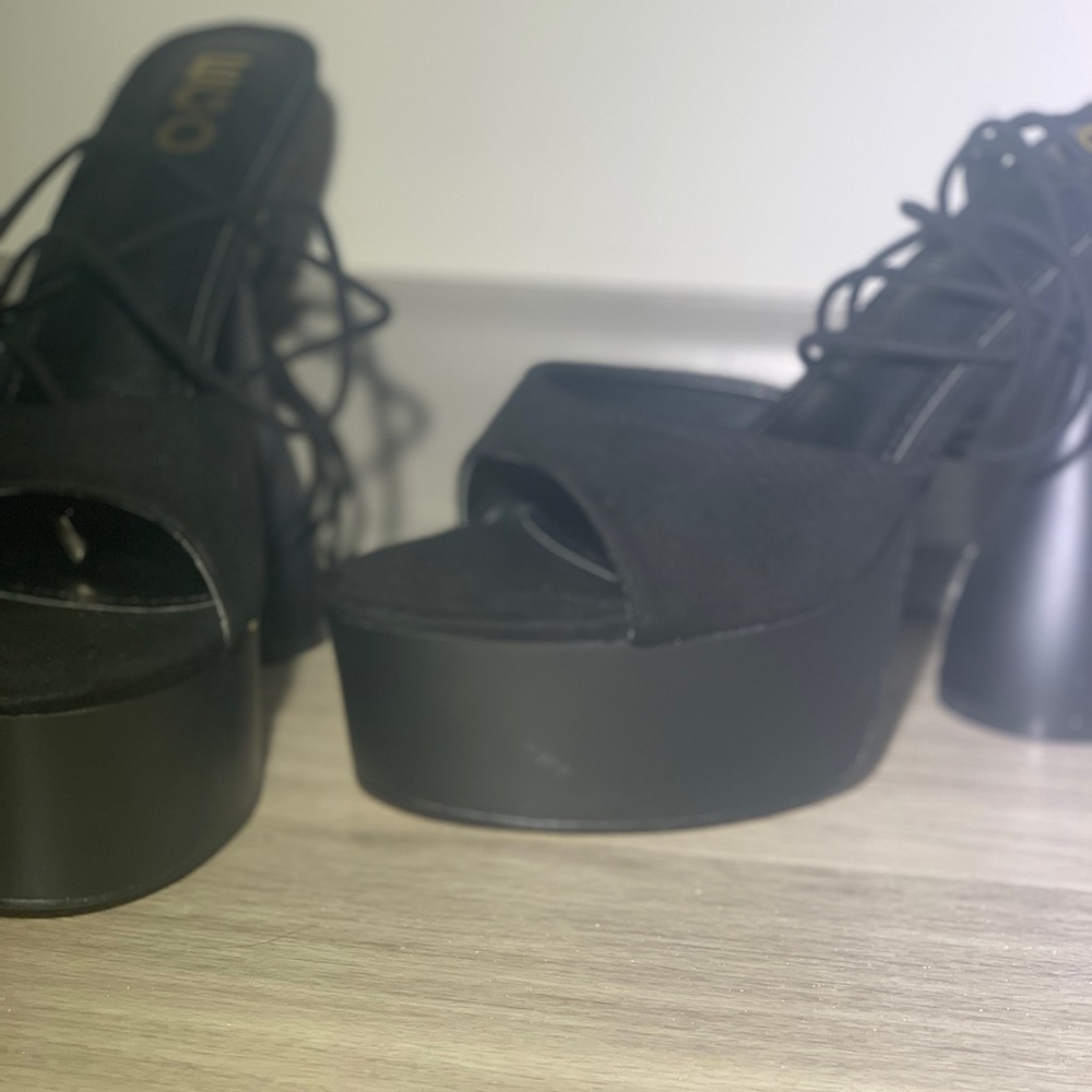 True To Size
 Size: 9
Heel Height 5" & Platform 3'5